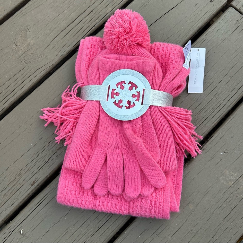 Hat Scarf and Gloves Set New York & Co NY&C Bubblegum Pink Pompom Hat | NEW NWT